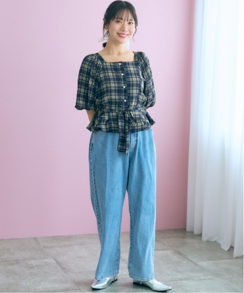 marun(マルン)の「<大きいサイズ>【nanaeさんコラボ】チェック柄ペプラムショートブラウス marun(シャツ/ブラウス・レディース・ブラウン/ネイビー・L/5L/4L/3L/LL)」の8枚目の写真