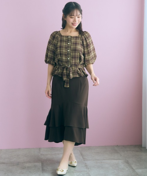marun(マルン)の「<大きいサイズ>【nanaeさんコラボ】チェック柄ペプラムショートブラウス marun(シャツ/ブラウス・レディース・ブラウン/ネイビー・L/5L/4L/3L/LL)」の13枚目の写真