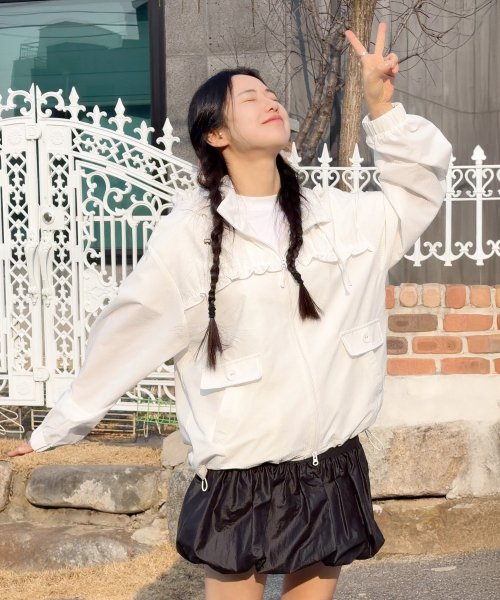 MASMARULEZ APPAREL（マスマルールズ アパレル）の「Check Frill Windbreaker Jacket_White（ナイロンジャケット・レディース・ホワイト・ONE SIZE）」の2枚目の写真