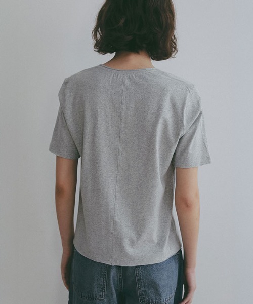 ETRE TOKYO(エトレトウキョウ)の「VネックミニマルTee(Tシャツ/カットソー・レディース・ブラック/ホワイト/グレー・FREE)」の20枚目の写真