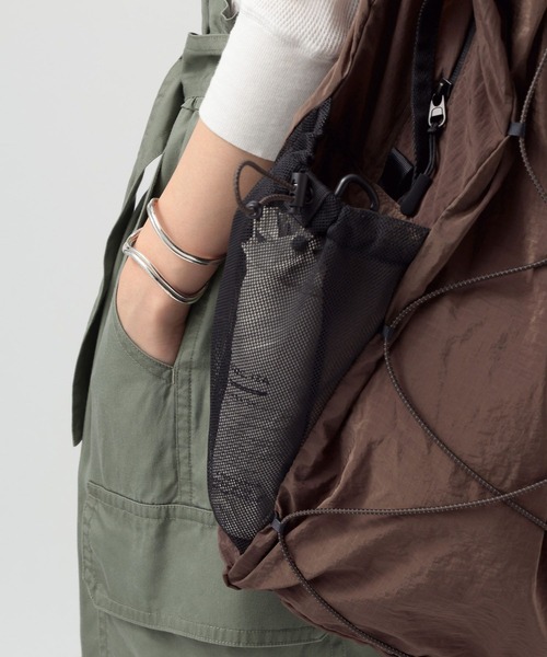 BAYFLOW（ベイフロー）の「[トレンドアイテム]撥水パッカブルバックパック（バックパック/リュック・レディース・ブラック/ブラウン/オフホワイト・FREE）」の13枚目の写真