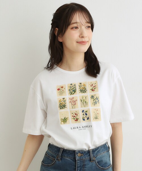 LAURA ASHLEY(ローラアシュレイ)の「【接触冷感/吸水速乾性/抗菌防臭】パーショア ポストカーズ柄Tシャツ(Tシャツ/カットソー・レディース・ライトグレー系9/ブラック/オフホワイト・38/40)」の4枚目の写真
