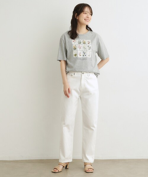 LAURA ASHLEY(ローラアシュレイ)の「【接触冷感/吸水速乾性/抗菌防臭】パーショア ポストカーズ柄Tシャツ(Tシャツ/カットソー・レディース・ライトグレー系9/ブラック/オフホワイト・38/40)」の9枚目の写真