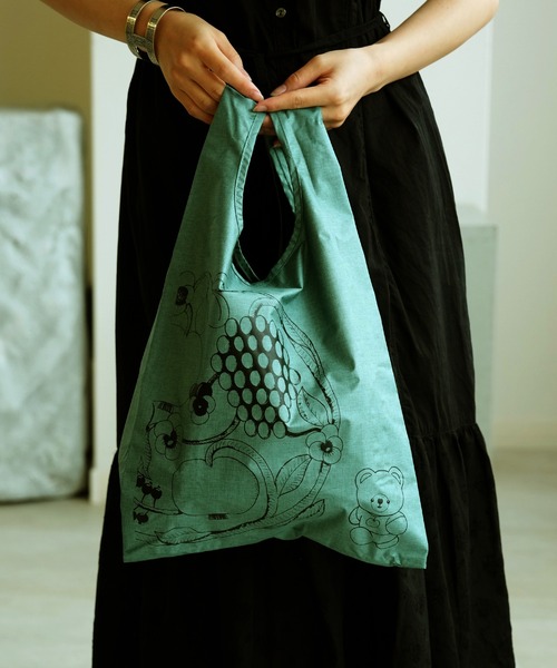 utatane(ウタタネ)の「エコバッグ utatane×KUOVI ブラックオーチャード てくてく るぴよん 収納ポーチ付き(エコバッグ/サブバッグ・レディース・スモークピンク/ボルドー/グリーン/フレッシュイエロー/ライトグリーン/クリーム/ワイン/ラベンダー/グレー/モカ・FREE)」の5枚目の写真