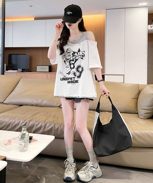 Girly Doll(ガーリードール)の「レイヤード風オフショルフロントプリントTシャツ(その他トップス・レディース・ホワイト/ブラック・M/L)」の9枚目の写真