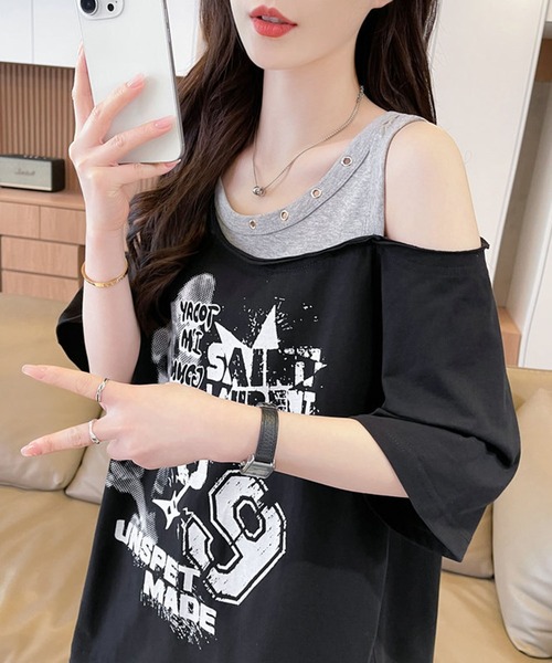 Girly Doll(ガーリードール)の「レイヤード風オフショルフロントプリントTシャツ(その他トップス・レディース・ホワイト/ブラック・M/L)」の18枚目の写真
