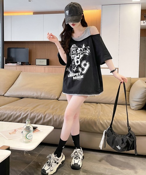 Girly Doll(ガーリードール)の「レイヤード風オフショルフロントプリントTシャツ(その他トップス・レディース・ホワイト/ブラック・M/L)」の19枚目の写真