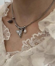 Vipoa（ヴィポア）の「Triangle pendant necklace（ネックレス）」