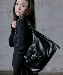 【MUCENT/ムセント】MONIC METAL LOGO FRONT BELTED LEATHER SHOULDER BAG UNISEX/モニック メタルロゴ フロント ベルテッド レザー ショルダーバッグ ユニセックス