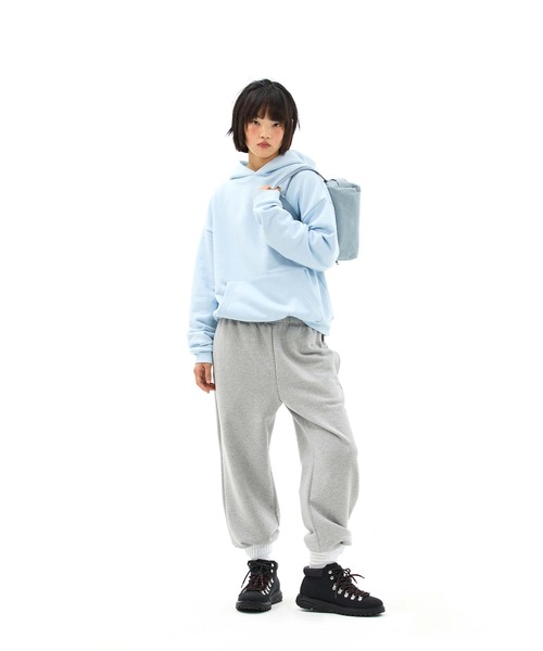 EMIS(イミス)の「MONO LOGO SWEATPANTS(スウェットパンツ・レディース・グレー/ネイビー/ブラック・SMALL/MEDIUM/LARGE)」の8枚目の写真
