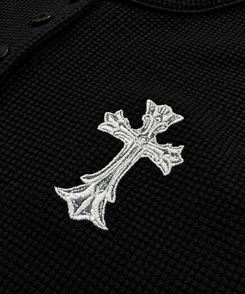 DAMISH(ダミシュ)の「クロス刺繍ワッフルヘンリーネック_ブラック(Tシャツ/カットソー・レディース・ブラック・OS)」の3枚目の写真