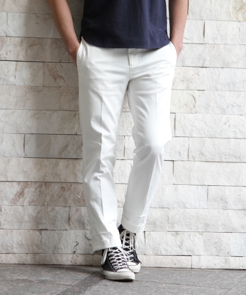 EDIFICE(エディフィス)の「◇コンパクトチノ テーパードパンツ(その他パンツ・メンズ・ベージュ/ネイビー/ホワイト・46/42/48/44)」の1枚目の写真