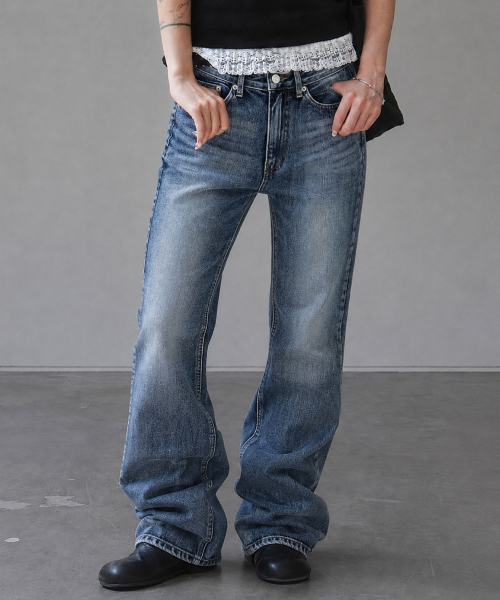 DAMISH(ダミシュ)の「クロス ホットフィックス セミフレアジーンズ_ブルー(デニムパンツ・レディース・ブルー・SMALL/MEDIUM/LARGE)」の2枚目の写真