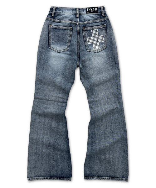 DAMISH(ダミシュ)の「クロス ホットフィックス セミフレアジーンズ_ブルー(デニムパンツ・レディース・ブルー・SMALL/MEDIUM/LARGE)」の3枚目の写真