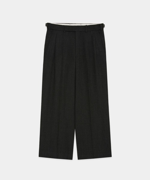 markaware（マーカウェア）の「【marka】SINGLE PLEAT WIDE TROUSERS（スラックス・メンズ・ダークグレー/ブラウン・1/2）」の2枚目の写真