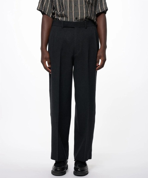 markaware（マーカウェア）の「【marka】SINGLE PLEAT WIDE TROUSERS（スラックス・メンズ・ダークグレー/ブラウン・1/2）」の7枚目の写真