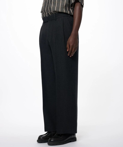markaware（マーカウェア）の「【marka】SINGLE PLEAT WIDE TROUSERS（スラックス・メンズ・ダークグレー/ブラウン・1/2）」の5枚目の写真