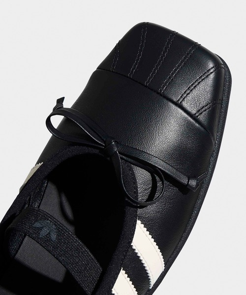 adidas(アディダス)の「adidas/アディダス ADIDAS×JENNIE SUPERSTAR SQ BALLET W スクエア シェルトゥ スニーカー スリーストライプ スポーツ 韓国 レディース 2026年秋冬 秋服(スニーカー・レディース・ホワイト/ブラック・23/24/25/24.5/23.5)」の5枚目の写真