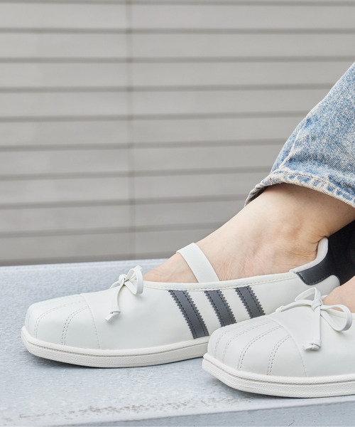 adidas(アディダス)の「adidas/アディダス ADIDAS×JENNIE SUPERSTAR SQ BALLET W スクエア シェルトゥ スニーカー スリーストライプ スポーツ 韓国 レディース 2026年秋冬 秋服(スニーカー・レディース・ホワイト/ブラック・23/24/25/24.5/23.5)」の18枚目の写真