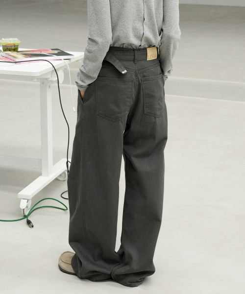 LEVAR(レバー)の「Belted Wide Barrel Denim - Grayish Khaki(デニムパンツ・レディース・その他・SMALL/MEDIUM/LARGE)」の2枚目の写真