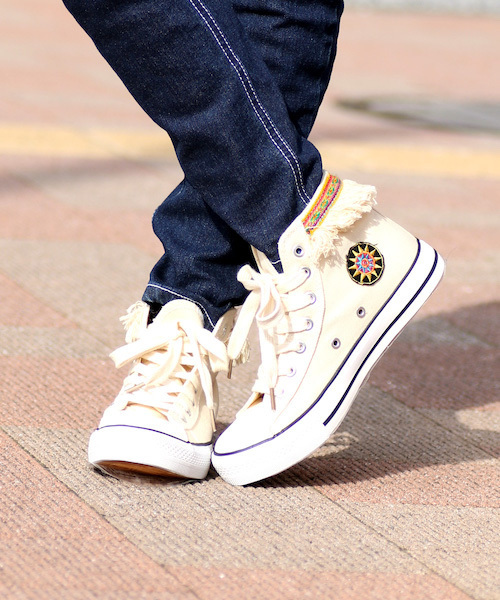 チチカカ（チチカカ）の「フリンジハイカットスニーカー（スニーカー・レディース・レッド/ブラック/クリーム・MEDIUM/LARGE）」の2枚目の写真