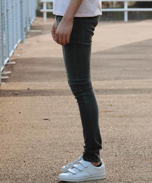 ESSENTIAL GARMENT MEN'S BIGI（エッセンシャルガーメントメンズビギ）の「【LIMITED ITEM】追加生産決定！ストレッチ スキニーデニム / 究極の一本（チノパンツ・メンズ・ライトブルー/ブラック/グレー/ブルー・S/M/L）」の15枚目の写真