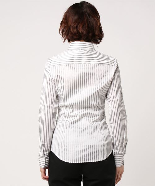 NARACAMICIE(ナラカミーチェ)の「スーパーストレッチストライプ長袖シャツ(シャツ/ブラウス・レディース・ネイビー/グレー・SMALL/LARGE/MEDIUM)」の4枚目の写真