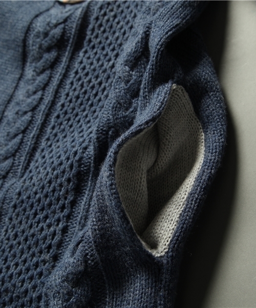 STORAMA（ストラマ）の「【STORAMA】大ぶりなニットのコート（カーディガン/ボレロ・レディース・グレー/レッド/ブラウン/ブルー・MEDIUM/SMALL）」の10枚目の写真