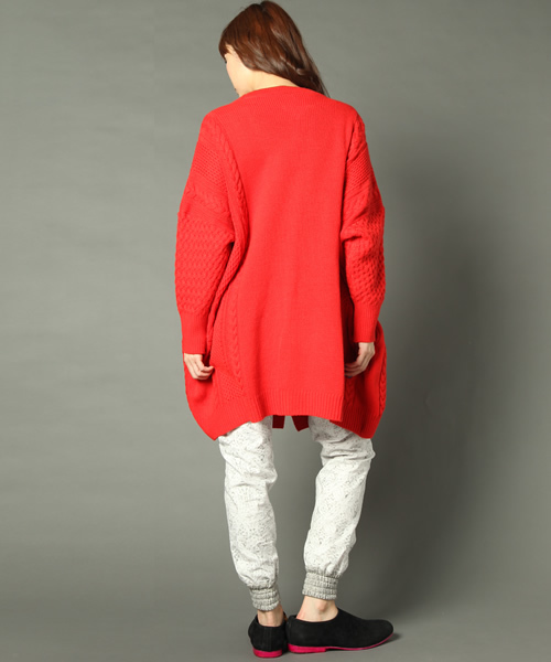 STORAMA（ストラマ）の「【STORAMA】大ぶりなニットのコート（カーディガン/ボレロ・レディース・グレー/レッド/ブラウン/ブルー・MEDIUM/SMALL）」の18枚目の写真