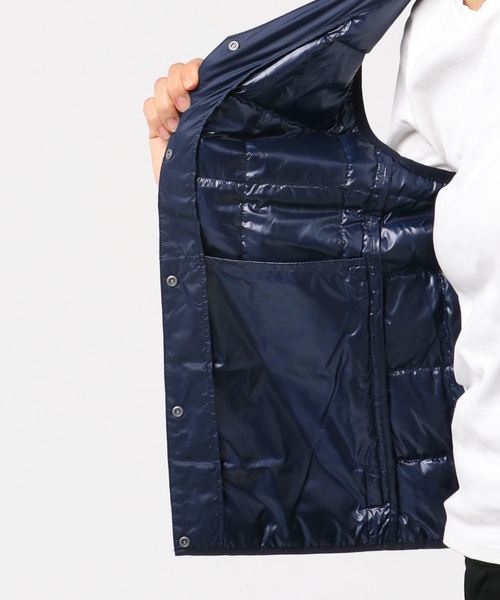 TAION（タイオン）の「【TAION】タイオン V NECK BUTTON DOWN VEST (WOMENS)（ダウンベスト・レディース・ブラック/ベージュ/グリーン/ネイビー/カーキ/ピンク/グレー/オフホワイト/ブルー/パープル/レッド/オレンジ・SMALL/MEDIUM/LARGE）」の19枚目の写真