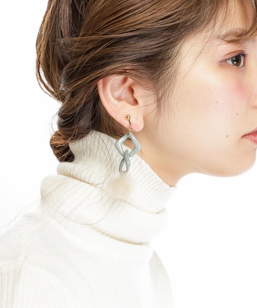 natural couture（ナチュラルクチュール）の「大人ファーイヤリング（イヤリング・レディース・ネイビー/ピンク/ミント・FREE）」の2枚目の写真