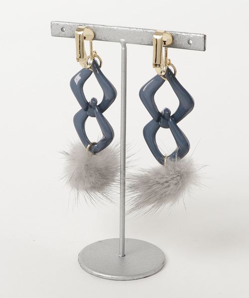 natural couture（ナチュラルクチュール）の「大人ファーイヤリング（イヤリング・レディース・ネイビー/ピンク/ミント・FREE）」の4枚目の写真