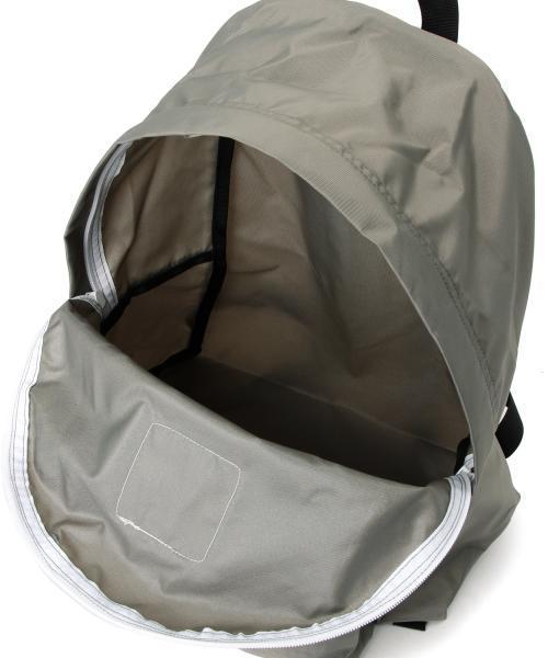 BEAMS BOY（ビームスボーイ）の「【FUDGE5月号掲載】DeMartini×BEAMS BOY / 3カラー デイパック（バックパック/リュック・レディース・ブラック/グレー/ネイビー・ONE SIZE）」の12枚目の写真