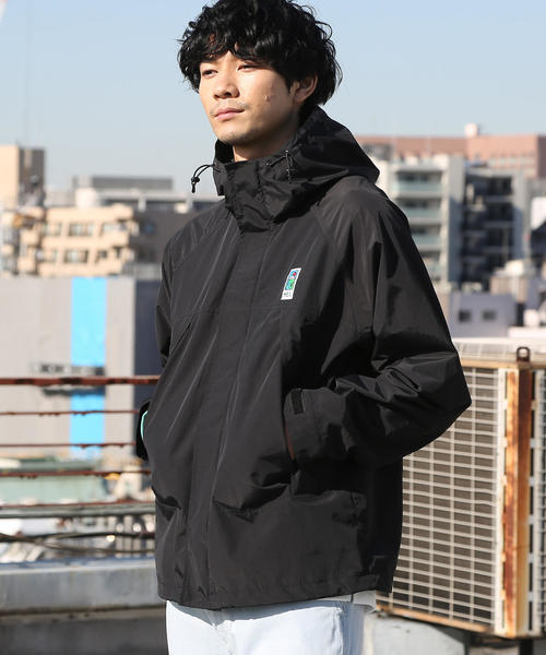 MEI（メイ）の「【GO OUT3月号掲載】MEI（メイ）別注マウンテンパーカー（マウンテンパーカー・メンズ・ブラック/レッド・LARGE/X-LARGE/SMALL/MEDIUM）」の17枚目の写真