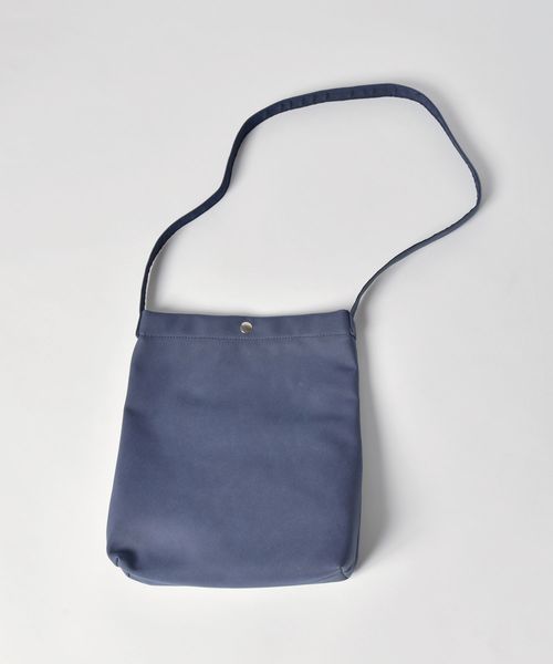 SHIPS JET BLUE(シップスジェットブルー)の「SHIPS JET BLUE: フェイクスエード ショルダーバッグ (ショルダーバッグ・メンズ・ライトグレー/ブラック/ネイビー/ブラウン/オレンジ/グリーン・ONE SIZE)」の6枚目の写真