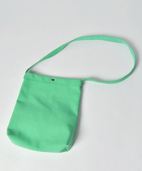 SHIPS JET BLUE(シップスジェットブルー)の「SHIPS JET BLUE: フェイクスエード ショルダーバッグ (ショルダーバッグ・メンズ・ライトグレー/ブラック/ネイビー/ブラウン/オレンジ/グリーン・ONE SIZE)」の5枚目の写真