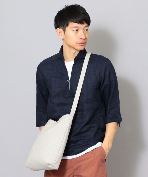 SHIPS JET BLUE(シップスジェットブルー)の「SHIPS JET BLUE: フェイクスエード ショルダーバッグ (ショルダーバッグ・メンズ・ライトグレー/ブラック/ネイビー/ブラウン/オレンジ/グリーン・ONE SIZE)」の7枚目の写真