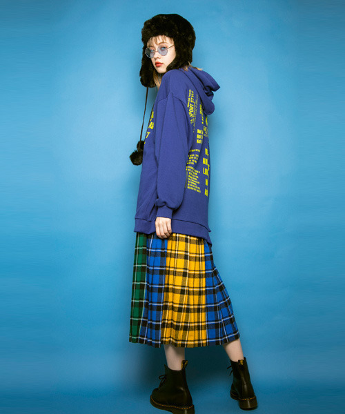 Candy Stripper(キャンディストリッパー)の「DISAGREE HOODIE(パーカー・レディース・ブラック/パープル/カーキ・2)」の4枚目の写真