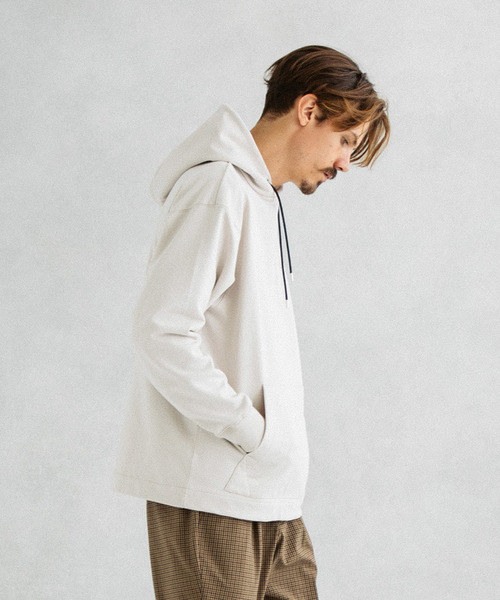 UNITED TOKYO（ユナイテッドトウキョウ）の「【OnE】スウェットプルパーカー（パーカー・メンズ・ブラック/グリーン/グレイッシュベージュ/オレンジ/ベージュ・1/2/3）」の21枚目の写真