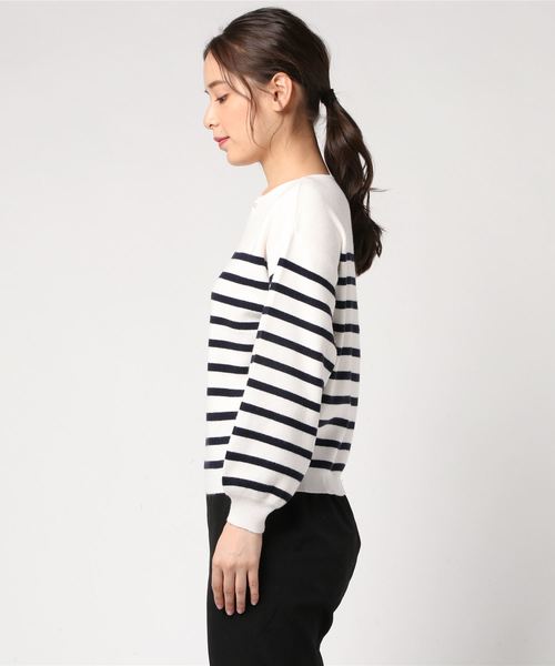 TRUDEA(トルディア)の「パールプレート使い ハートネックプルオーバー(ニット/セーター・レディース・ホワイト/チャコールグレー/ブラック/ピンク/キャメル/ホワイト×ネイビー・MEDIUM/LARGE)」の7枚目の写真