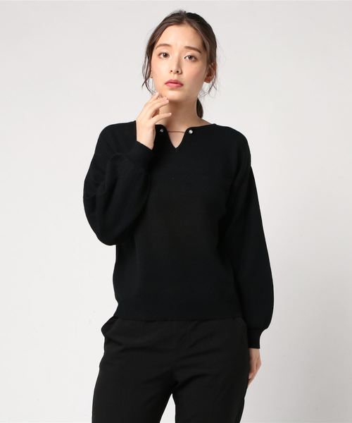 TRUDEA(トルディア)の「パールプレート使い ハートネックプルオーバー(ニット/セーター・レディース・ホワイト/チャコールグレー/ブラック/ピンク/キャメル/ホワイト×ネイビー・MEDIUM/LARGE)」の11枚目の写真