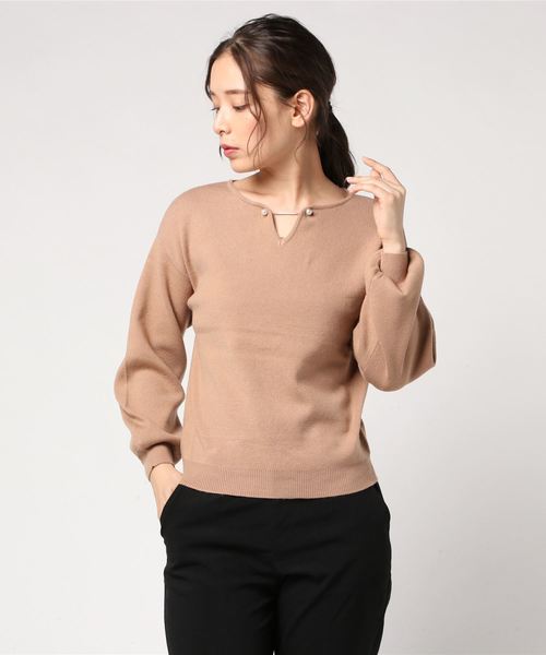 TRUDEA(トルディア)の「パールプレート使い ハートネックプルオーバー(ニット/セーター・レディース・ホワイト/チャコールグレー/ブラック/ピンク/キャメル/ホワイト×ネイビー・MEDIUM/LARGE)」の21枚目の写真