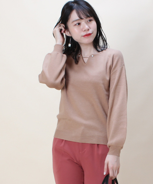 TRUDEA(トルディア)の「パールプレート使い ハートネックプルオーバー(ニット/セーター・レディース・ホワイト/チャコールグレー/ブラック/ピンク/キャメル/ホワイト×ネイビー・MEDIUM/LARGE)」の14枚目の写真