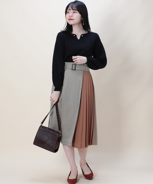 TRUDEA(トルディア)の「パールプレート使い ハートネックプルオーバー(ニット/セーター・レディース・ホワイト/チャコールグレー/ブラック/ピンク/キャメル/ホワイト×ネイビー・MEDIUM/LARGE)」の19枚目の写真