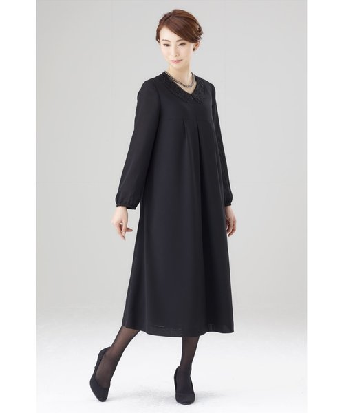 MONOIR(モノワール)の「濃染加工ゆったりサイズワンピース(ワンピース・レディース・ブラック・LL/3L/4L/5L/M/L/6L)」の1枚目の写真