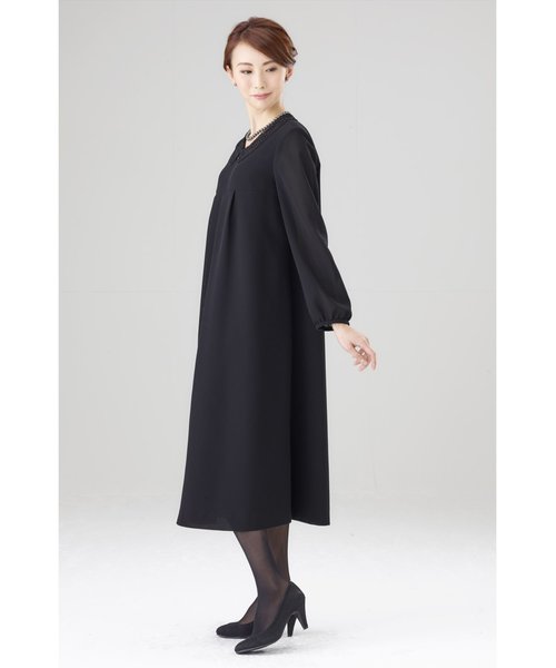 MONOIR(モノワール)の「濃染加工ゆったりサイズワンピース(ワンピース・レディース・ブラック・LL/3L/4L/5L/M/L/6L)」の3枚目の写真