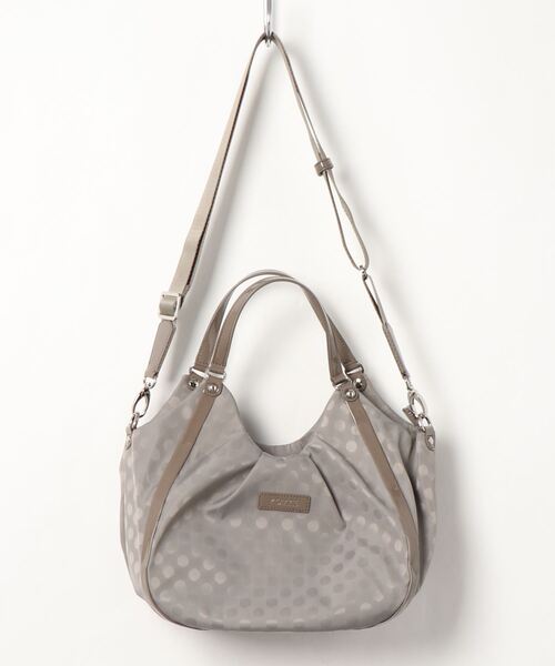 Y'SACCS（イザック）の「ドット柄ジャガードエナメルアクセント2wayトート（トートバッグ・レディース・ブラック/グレイッシュベージュ/ピンク/ネイビー/ブルー/アイボリー/レッド/ブルー系その他/ライトグレー/ライトピンク/ダークグレー・FREE）」の5枚目の写真