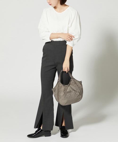 Y'SACCS（イザック）の「ドット柄ジャガードエナメルアクセント2wayトート（トートバッグ・レディース・ブラック/グレイッシュベージュ/ピンク/ネイビー/ブルー/アイボリー/レッド/ブルー系その他/ライトグレー/ライトピンク/ダークグレー・FREE）」の15枚目の写真