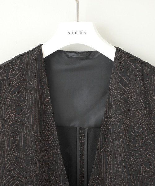 STUDIOUS（ステュディオス）の「【STUDIOUS】ジャカードガーディガンジャケット（ノーカラージャケット・メンズ・ブラック・2/3）」の3枚目の写真