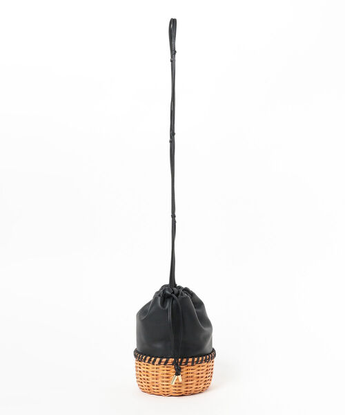 VIOLAd'ORO(ヴィオラドーロ)の「VIOLAd’ORO / レザーラタン バケツバッグ(かごバッグ・レディース・ブラック・ONE SIZE)」の9枚目の写真